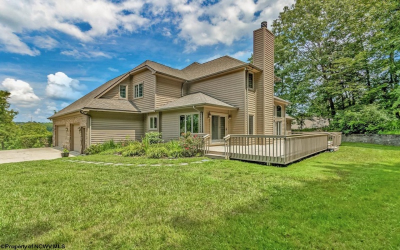 3951 Eastlake Drive, Morgantown, West Virginia 26508, 4 Bedrooms Bedrooms, 8 Rooms Rooms,3 BathroomsBathrooms,Single Family Detached,For Sale,Eastlake,10160556