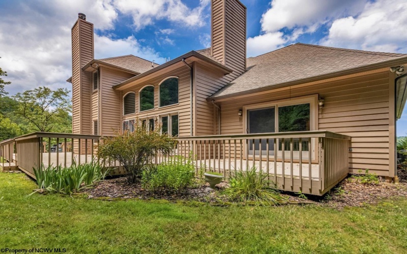 3951 Eastlake Drive, Morgantown, West Virginia 26508, 4 Bedrooms Bedrooms, 8 Rooms Rooms,3 BathroomsBathrooms,Single Family Detached,For Sale,Eastlake,10160556