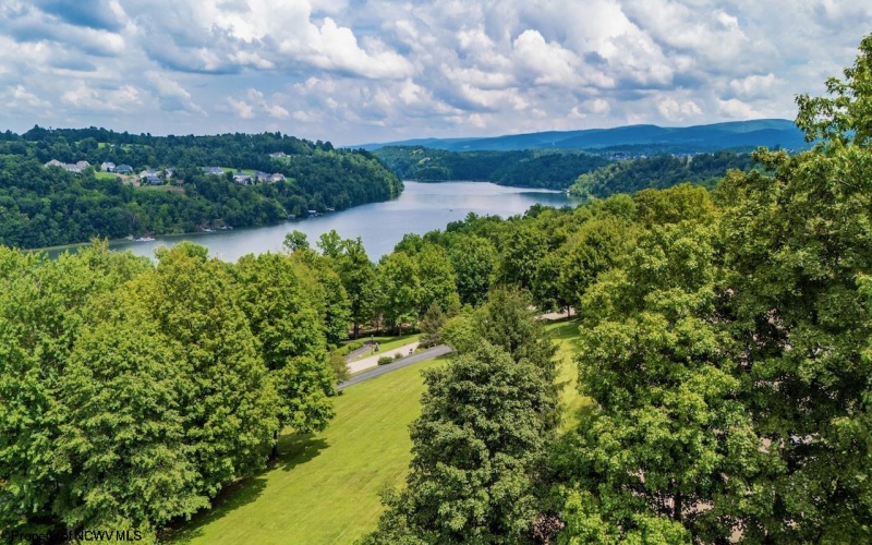 3951 Eastlake Drive, Morgantown, West Virginia 26508, 4 Bedrooms Bedrooms, 8 Rooms Rooms,3 BathroomsBathrooms,Single Family Detached,For Sale,Eastlake,10160556