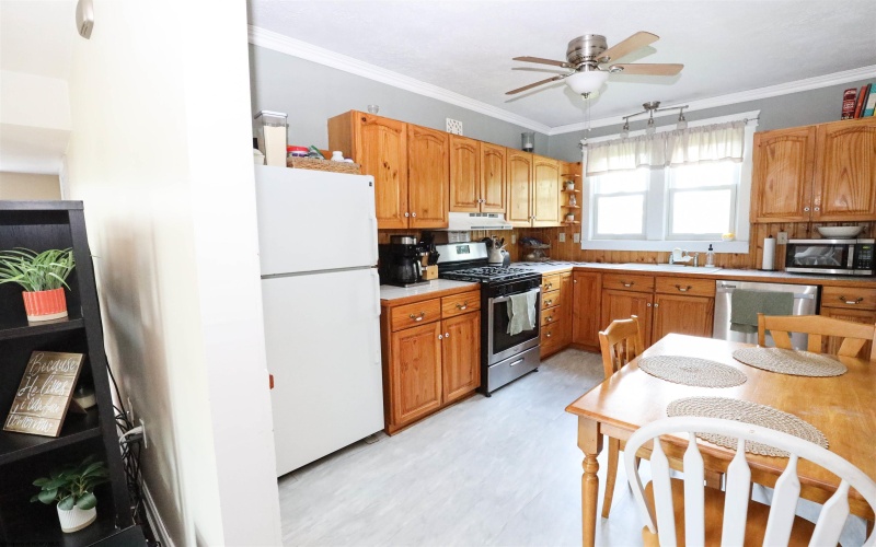521 Center Street, Morgantown, West Virginia 26505, 4 Bedrooms Bedrooms, 6 Rooms Rooms,3 BathroomsBathrooms,Single Family Detached,For Sale,Center,10160559