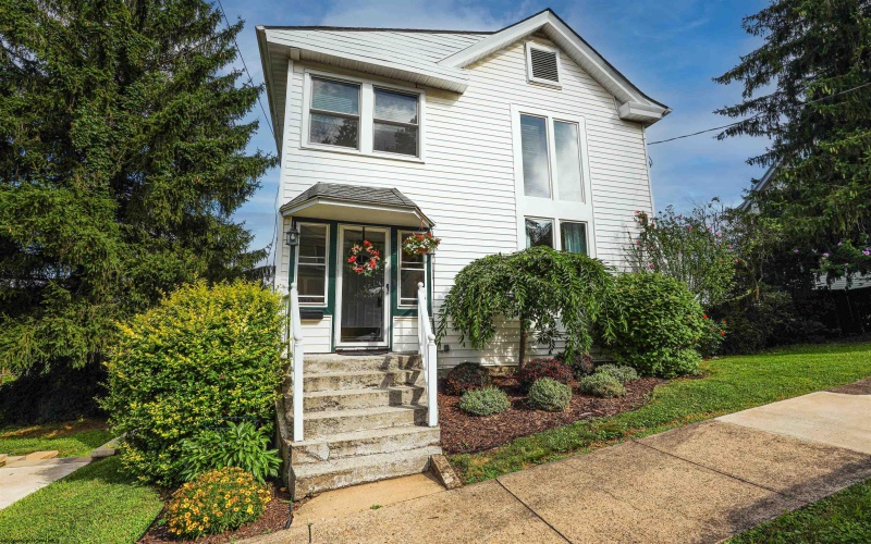521 Center Street, Morgantown, West Virginia 26505, 4 Bedrooms Bedrooms, 6 Rooms Rooms,3 BathroomsBathrooms,Single Family Detached,For Sale,Center,10160559