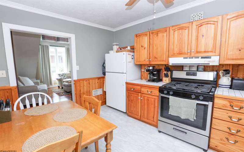 521 Center Street, Morgantown, West Virginia 26505, 4 Bedrooms Bedrooms, 6 Rooms Rooms,3 BathroomsBathrooms,Single Family Detached,For Sale,Center,10160559
