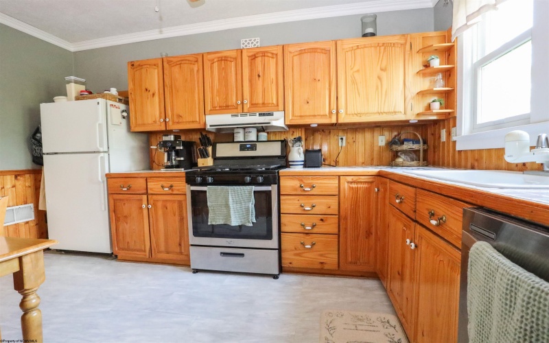 521 Center Street, Morgantown, West Virginia 26505, 4 Bedrooms Bedrooms, 6 Rooms Rooms,3 BathroomsBathrooms,Single Family Detached,For Sale,Center,10160559