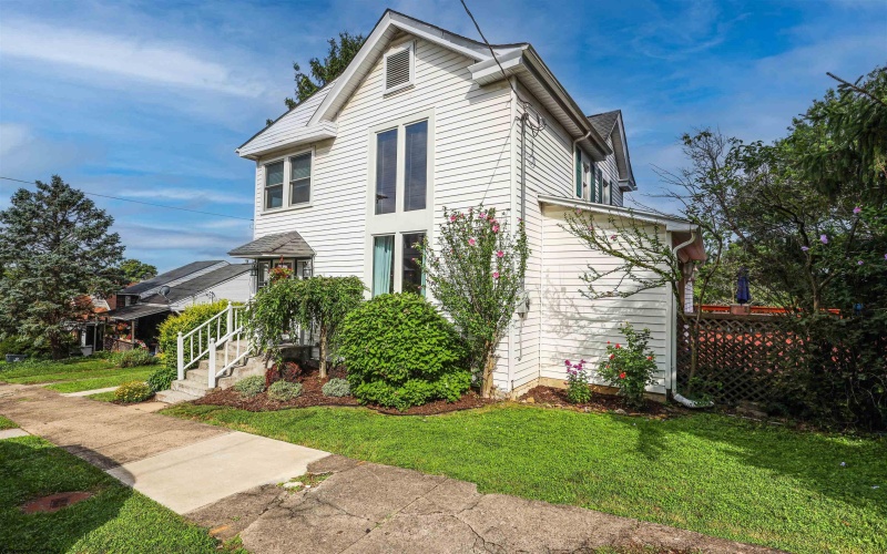 521 Center Street, Morgantown, West Virginia 26505, 4 Bedrooms Bedrooms, 6 Rooms Rooms,3 BathroomsBathrooms,Single Family Detached,For Sale,Center,10160559