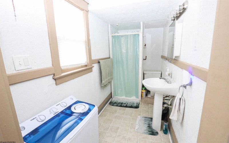 521 Center Street, Morgantown, West Virginia 26505, 4 Bedrooms Bedrooms, 6 Rooms Rooms,3 BathroomsBathrooms,Single Family Detached,For Sale,Center,10160559