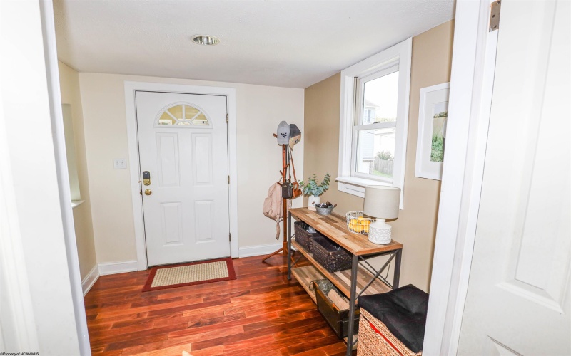 521 Center Street, Morgantown, West Virginia 26505, 4 Bedrooms Bedrooms, 6 Rooms Rooms,3 BathroomsBathrooms,Single Family Detached,For Sale,Center,10160559