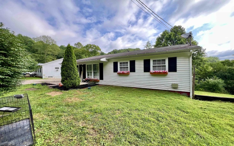 549 Cody Lane, Weston, West Virginia 26452, 3 Bedrooms Bedrooms, 8 Rooms Rooms,1 BathroomBathrooms,Single Family Detached,For Sale,Cody,10160560