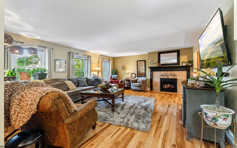 3 Banner Place, Morgantown, West Virginia 26508, 4 Bedrooms Bedrooms, 7 Rooms Rooms,3 BathroomsBathrooms,Single Family Attached,For Sale,Banner,10160566