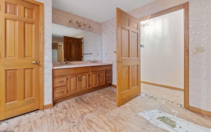 2374 Lakeside Estates, Morgantown, West Virginia 26508, 4 Bedrooms Bedrooms, 8 Rooms Rooms,3 BathroomsBathrooms,Single Family Detached,For Sale,Lakeside,10160580