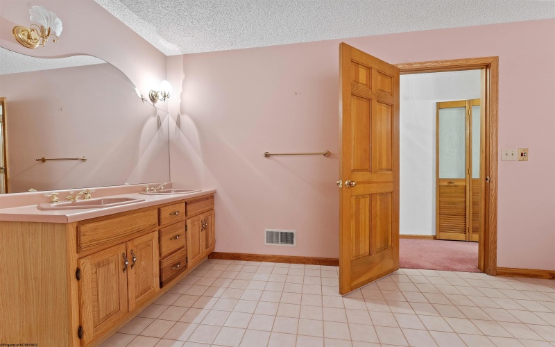 2374 Lakeside Estates, Morgantown, West Virginia 26508, 4 Bedrooms Bedrooms, 8 Rooms Rooms,3 BathroomsBathrooms,Single Family Detached,For Sale,Lakeside,10160580
