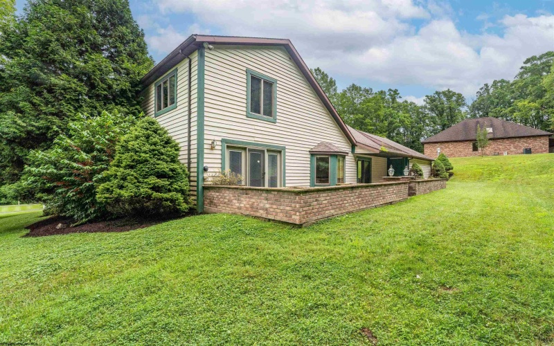 2374 Lakeside Estates, Morgantown, West Virginia 26508, 4 Bedrooms Bedrooms, 8 Rooms Rooms,3 BathroomsBathrooms,Single Family Detached,For Sale,Lakeside,10160580