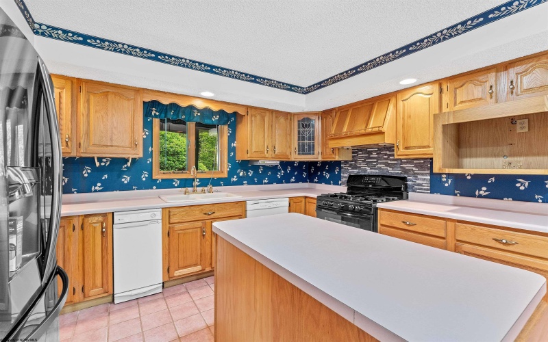 2374 Lakeside Estates, Morgantown, West Virginia 26508, 4 Bedrooms Bedrooms, 8 Rooms Rooms,3 BathroomsBathrooms,Single Family Detached,For Sale,Lakeside,10160580