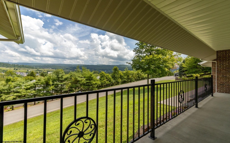 3101 Greystone Drive, Morgantown, West Virginia 26508-8601, 3 Bedrooms Bedrooms, 8 Rooms Rooms,3 BathroomsBathrooms,Single Family Detached,For Sale,Greystone,10160578