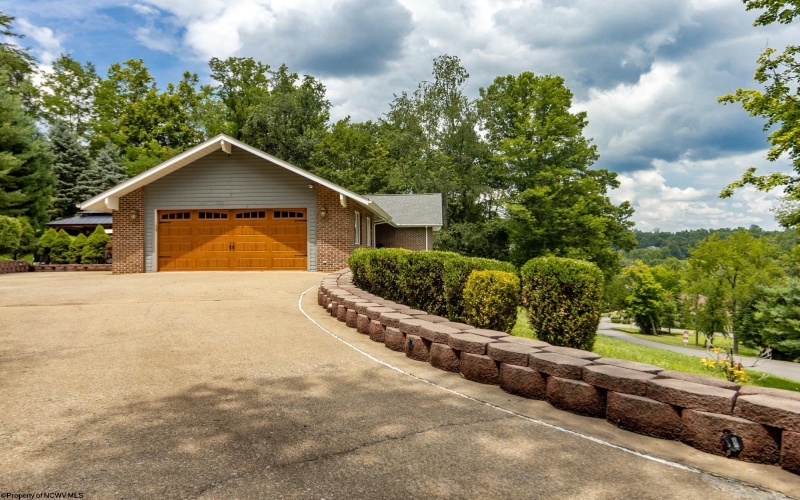 3101 Greystone Drive, Morgantown, West Virginia 26508-8601, 3 Bedrooms Bedrooms, 8 Rooms Rooms,3 BathroomsBathrooms,Single Family Detached,For Sale,Greystone,10160578