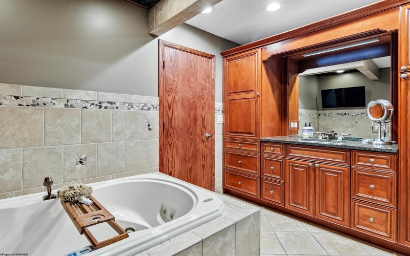 3101 Greystone Drive, Morgantown, West Virginia 26508-8601, 3 Bedrooms Bedrooms, 8 Rooms Rooms,3 BathroomsBathrooms,Single Family Detached,For Sale,Greystone,10160578