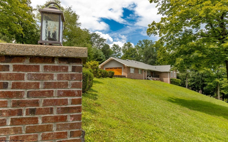 3101 Greystone Drive, Morgantown, West Virginia 26508-8601, 3 Bedrooms Bedrooms, 8 Rooms Rooms,3 BathroomsBathrooms,Single Family Detached,For Sale,Greystone,10160578