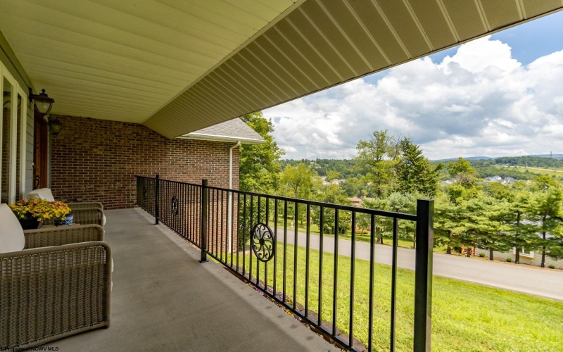 3101 Greystone Drive, Morgantown, West Virginia 26508-8601, 3 Bedrooms Bedrooms, 8 Rooms Rooms,3 BathroomsBathrooms,Single Family Detached,For Sale,Greystone,10160578