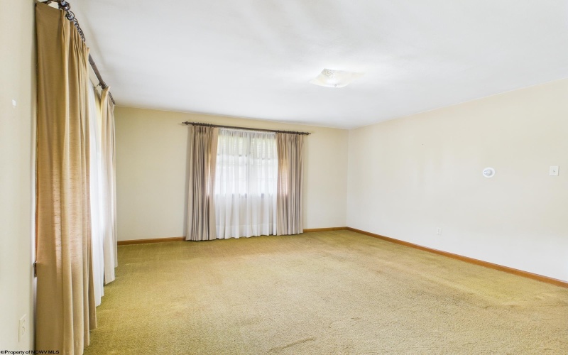 926 East Avenue, Shinnston, West Virginia 26431, 4 Bedrooms Bedrooms, 7 Rooms Rooms,2 BathroomsBathrooms,Single Family Detached,For Sale,East,10160577