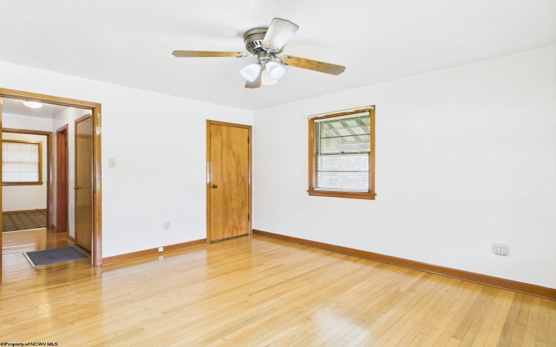 926 East Avenue, Shinnston, West Virginia 26431, 4 Bedrooms Bedrooms, 7 Rooms Rooms,2 BathroomsBathrooms,Single Family Detached,For Sale,East,10160577