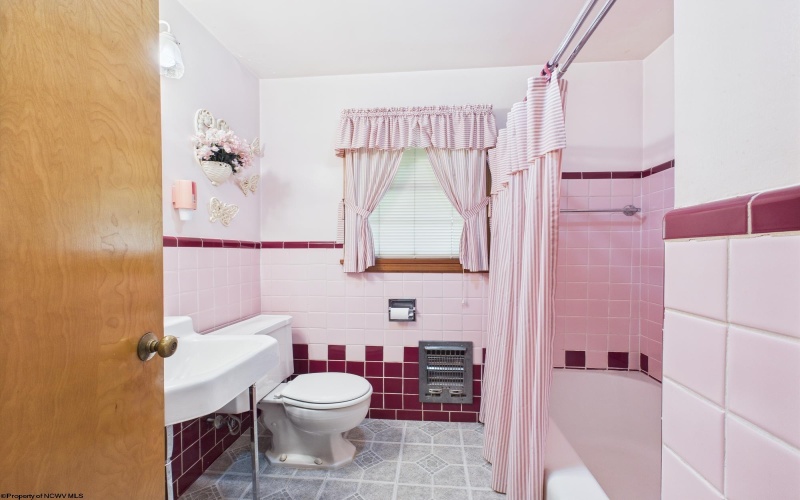 926 East Avenue, Shinnston, West Virginia 26431, 4 Bedrooms Bedrooms, 7 Rooms Rooms,2 BathroomsBathrooms,Single Family Detached,For Sale,East,10160577