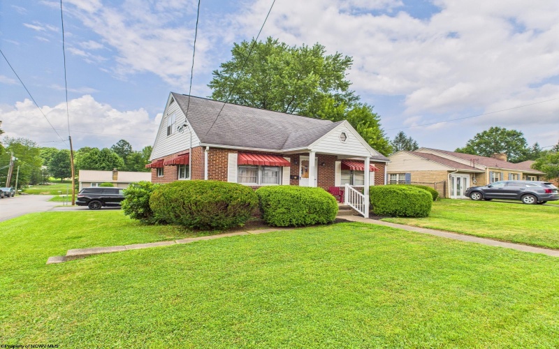 926 East Avenue, Shinnston, West Virginia 26431, 4 Bedrooms Bedrooms, 7 Rooms Rooms,2 BathroomsBathrooms,Single Family Detached,For Sale,East,10160577
