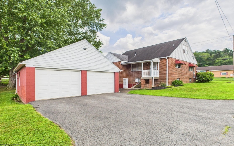 926 East Avenue, Shinnston, West Virginia 26431, 4 Bedrooms Bedrooms, 7 Rooms Rooms,2 BathroomsBathrooms,Single Family Detached,For Sale,East,10160577