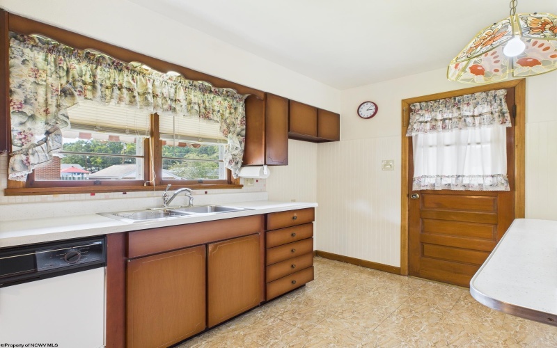 926 East Avenue, Shinnston, West Virginia 26431, 4 Bedrooms Bedrooms, 7 Rooms Rooms,2 BathroomsBathrooms,Single Family Detached,For Sale,East,10160577