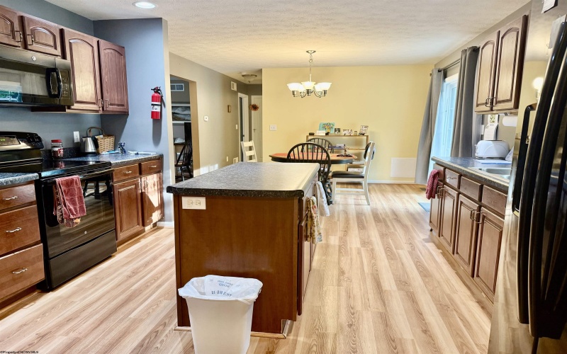 81 Valley Forge Circle, Fairmont, West Virginia 26554, 3 Bedrooms Bedrooms, 5 Rooms Rooms,2 BathroomsBathrooms,Single Family Detached,For Sale,Valley Forge,10160561