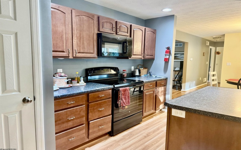 81 Valley Forge Circle, Fairmont, West Virginia 26554, 3 Bedrooms Bedrooms, 5 Rooms Rooms,2 BathroomsBathrooms,Single Family Detached,For Sale,Valley Forge,10160561