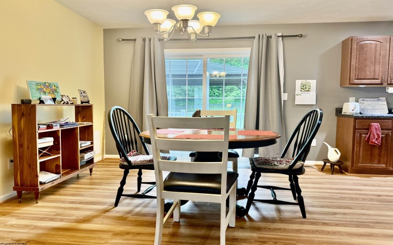 81 Valley Forge Circle, Fairmont, West Virginia 26554, 3 Bedrooms Bedrooms, 5 Rooms Rooms,2 BathroomsBathrooms,Single Family Detached,For Sale,Valley Forge,10160561