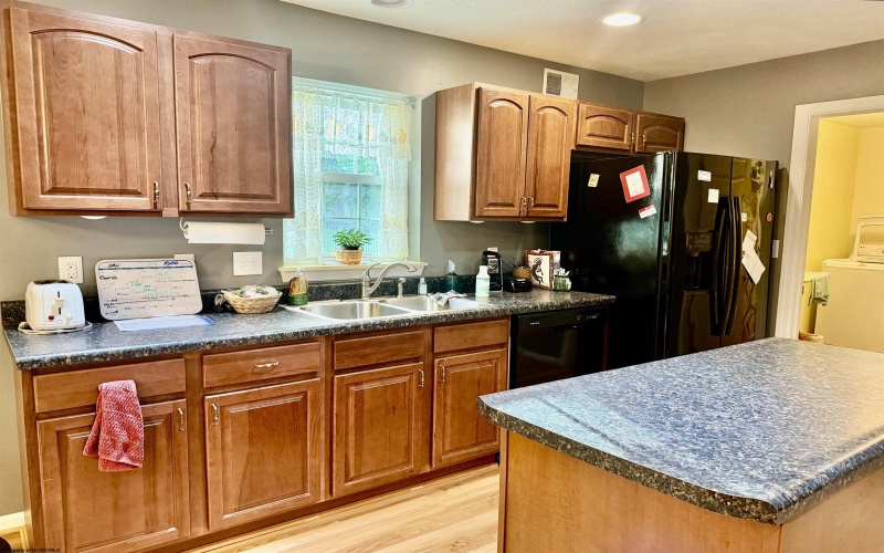 81 Valley Forge Circle, Fairmont, West Virginia 26554, 3 Bedrooms Bedrooms, 5 Rooms Rooms,2 BathroomsBathrooms,Single Family Detached,For Sale,Valley Forge,10160561
