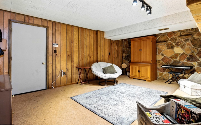 41 Chardonnay Drive, Morgantown, West Virginia 26508-9313, 4 Bedrooms Bedrooms, 10 Rooms Rooms,2 BathroomsBathrooms,Single Family Detached,For Sale,Chardonnay,10160565