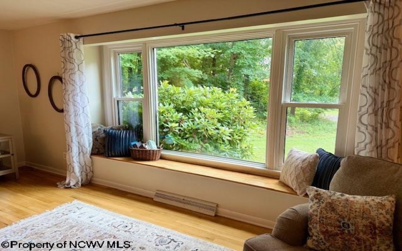 41 Chardonnay Drive, Morgantown, West Virginia 26508-9313, 4 Bedrooms Bedrooms, 10 Rooms Rooms,2 BathroomsBathrooms,Single Family Detached,For Sale,Chardonnay,10160565