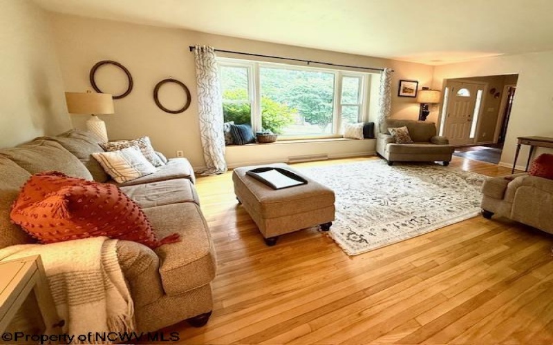41 Chardonnay Drive, Morgantown, West Virginia 26508-9313, 4 Bedrooms Bedrooms, 10 Rooms Rooms,2 BathroomsBathrooms,Single Family Detached,For Sale,Chardonnay,10160565