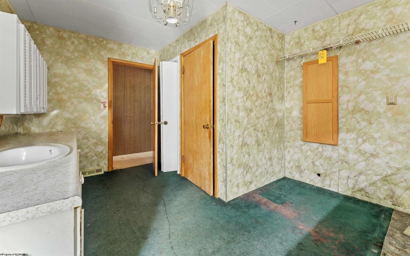 1021 Willis Drive, Morgantown, West Virginia 26501, 5 Bedrooms Bedrooms, 9 Rooms Rooms,4 BathroomsBathrooms,Single Family Detached,For Sale,Willis,10160583