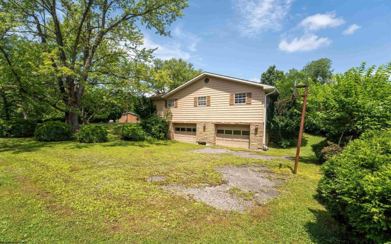 1021 Willis Drive, Morgantown, West Virginia 26501, 5 Bedrooms Bedrooms, 9 Rooms Rooms,4 BathroomsBathrooms,Single Family Detached,For Sale,Willis,10160583