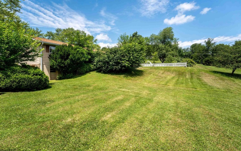 1021 Willis Drive, Morgantown, West Virginia 26501, 5 Bedrooms Bedrooms, 9 Rooms Rooms,4 BathroomsBathrooms,Single Family Detached,For Sale,Willis,10160583