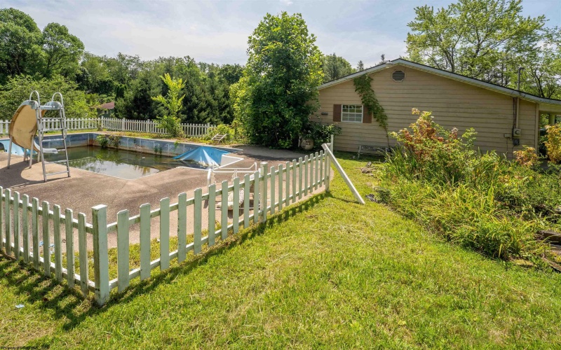 1021 Willis Drive, Morgantown, West Virginia 26501, 5 Bedrooms Bedrooms, 9 Rooms Rooms,4 BathroomsBathrooms,Single Family Detached,For Sale,Willis,10160583