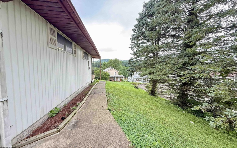 407 Howard Street, Shinnston, West Virginia 26431, 3 Bedrooms Bedrooms, 10 Rooms Rooms,2 BathroomsBathrooms,Single Family Detached,For Sale,Howard,10160587