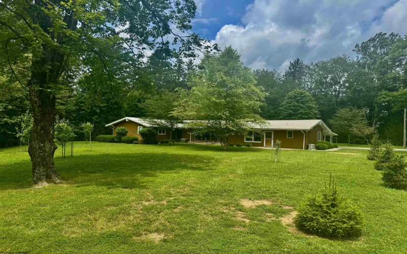 20 Mount Vista Drive, Buckhannon, West Virginia 26201, 4 Bedrooms Bedrooms, 9 Rooms Rooms,3 BathroomsBathrooms,Single Family Detached,For Sale,Mount Vista,10160585