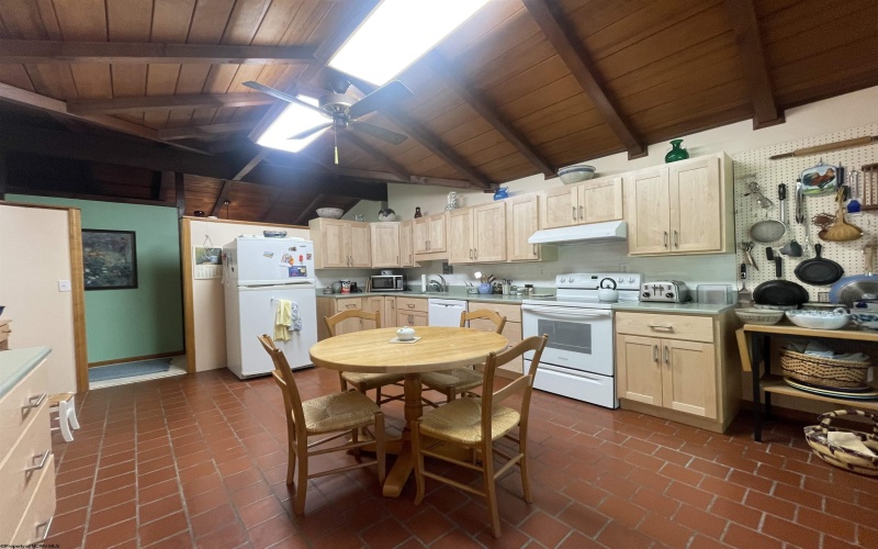 20 Mount Vista Drive, Buckhannon, West Virginia 26201, 4 Bedrooms Bedrooms, 9 Rooms Rooms,3 BathroomsBathrooms,Single Family Detached,For Sale,Mount Vista,10160585