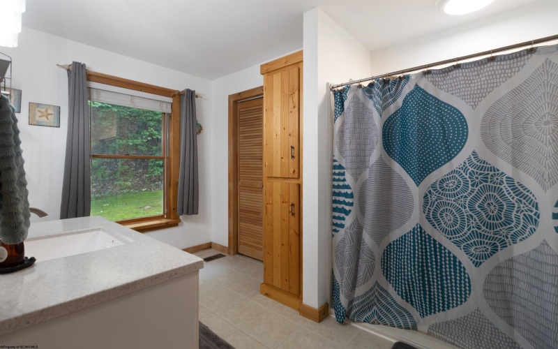 452 Kachina Road, Salem, West Virginia 26301, 2 Bedrooms Bedrooms, 5 Rooms Rooms,2 BathroomsBathrooms,Single Family Detached,For Sale,Kachina,10160591