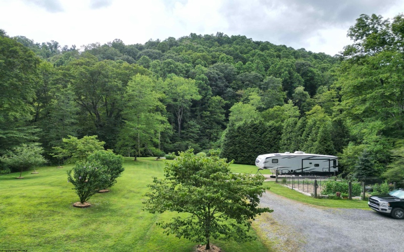 452 Kachina Road, Salem, West Virginia 26301, 2 Bedrooms Bedrooms, 5 Rooms Rooms,2 BathroomsBathrooms,Single Family Detached,For Sale,Kachina,10160591