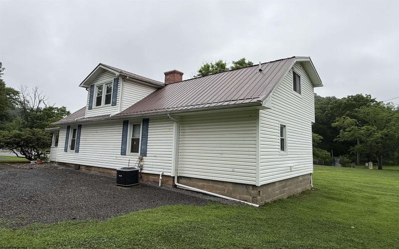 12 Hughes River Road, West Union, West Virginia 26456, 3 Bedrooms Bedrooms, 10 Rooms Rooms,2 BathroomsBathrooms,Single Family Detached,For Sale,Hughes River,10160596