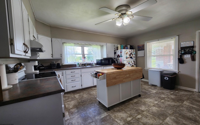 82 Pleasant Street, Masontown, West Virginia 26542, 3 Bedrooms Bedrooms, 6 Rooms Rooms,2 BathroomsBathrooms,Single Family Detached,For Sale,Pleasant,10160616