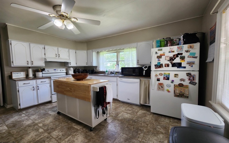 82 Pleasant Street, Masontown, West Virginia 26542, 3 Bedrooms Bedrooms, 6 Rooms Rooms,2 BathroomsBathrooms,Single Family Detached,For Sale,Pleasant,10160616