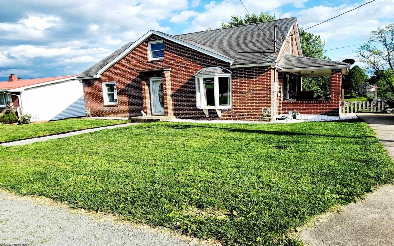 82 Pleasant Street, Masontown, West Virginia 26542, 3 Bedrooms Bedrooms, 6 Rooms Rooms,2 BathroomsBathrooms,Single Family Detached,For Sale,Pleasant,10160616