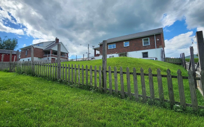 82 Pleasant Street, Masontown, West Virginia 26542, 3 Bedrooms Bedrooms, 6 Rooms Rooms,2 BathroomsBathrooms,Single Family Detached,For Sale,Pleasant,10160616