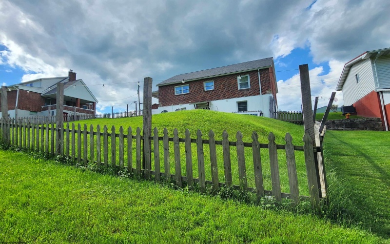 82 Pleasant Street, Masontown, West Virginia 26542, 3 Bedrooms Bedrooms, 6 Rooms Rooms,2 BathroomsBathrooms,Single Family Detached,For Sale,Pleasant,10160616