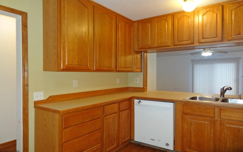 9 Hanna Lane, Morgantown, West Virginia 26505-8063, 2 Bedrooms Bedrooms, 4 Rooms Rooms,1 BathroomBathrooms,Single Family Attached,For Sale,Hanna,10160606